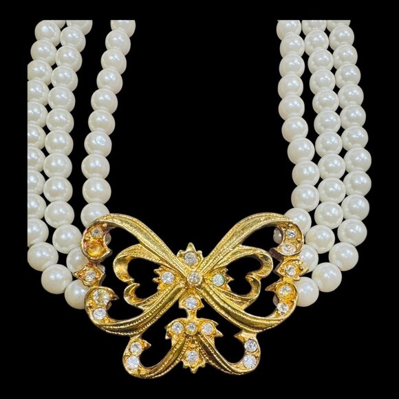 Vintage Avon Nina Ricci Triple Strand Faux Pearl Necklace W Gold Tone Butterfly - Picture 9 of 9